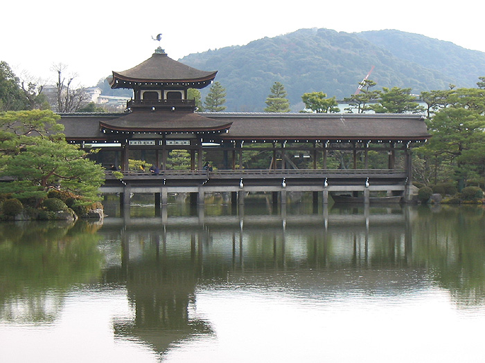 Taihei-Kaku, a covered bridge of Heian Jingu Shrine.
