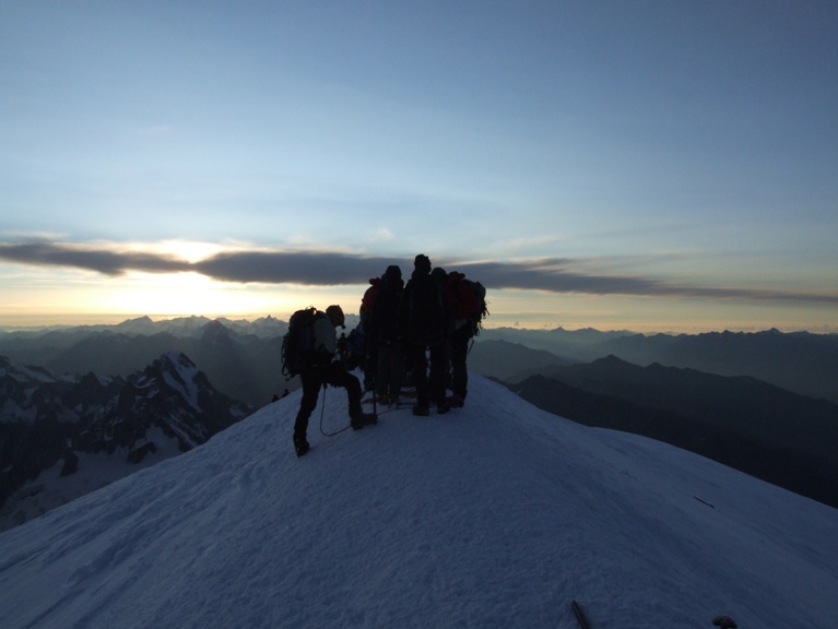 pierwsze promienie słońca spotykamy już na szczycie