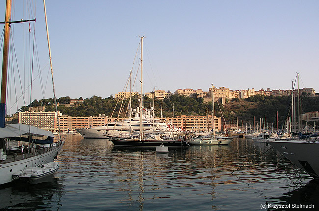 Widok na pałac od strony portu