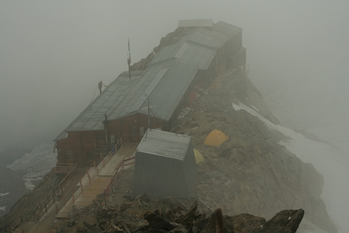 schronisko Gnifetti (3647m)